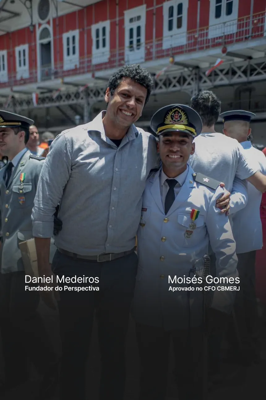 Daniel Medeiros, fundador do Perspectiva, com Moisés Gomes, aprovado no CFO CBMERJ
